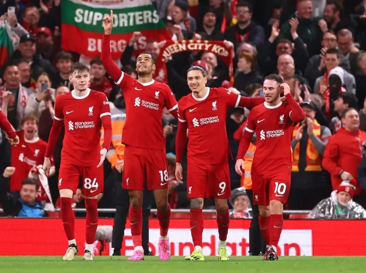 Liverpool Puncaki Klasemen...