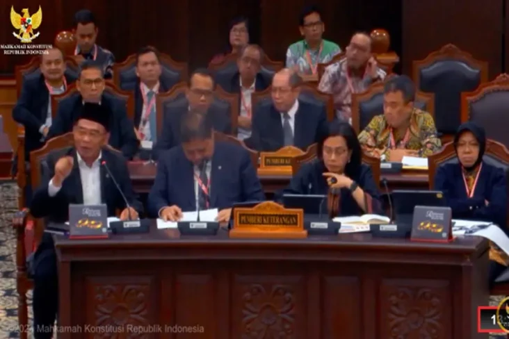 Hakim Konstitusi Tanya...