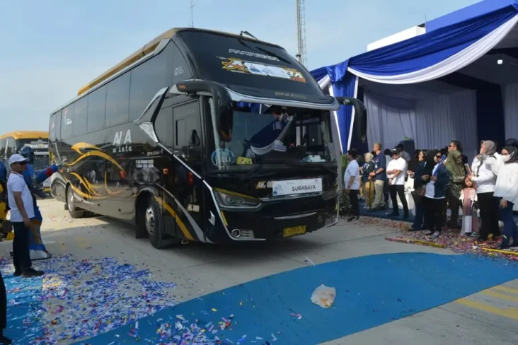 Ratusan Warga Jakarta...