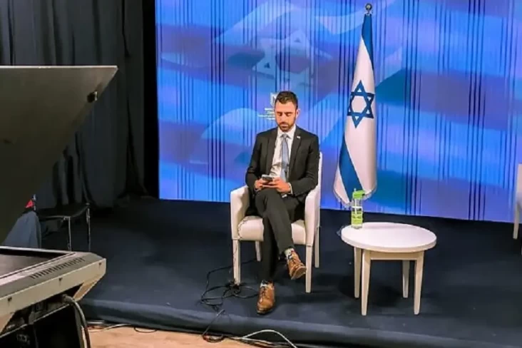 Profil Eylon Levy, Jubir...