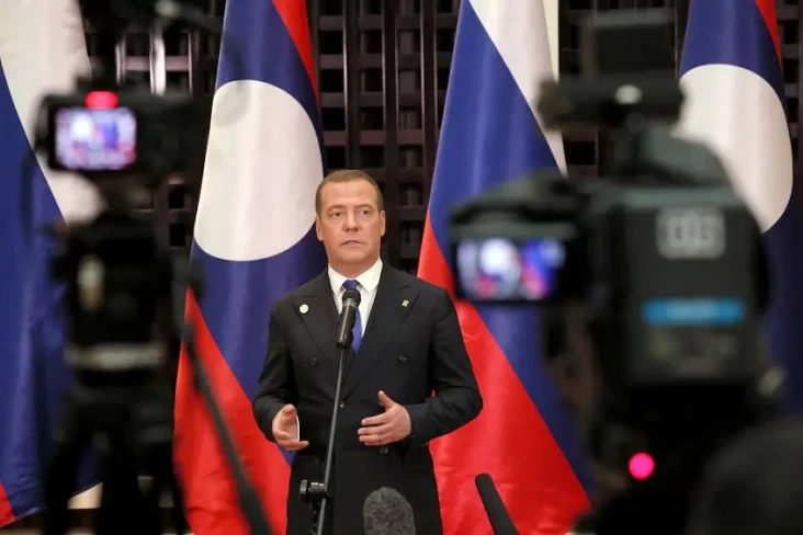 Medvedev Ingin Tentara...