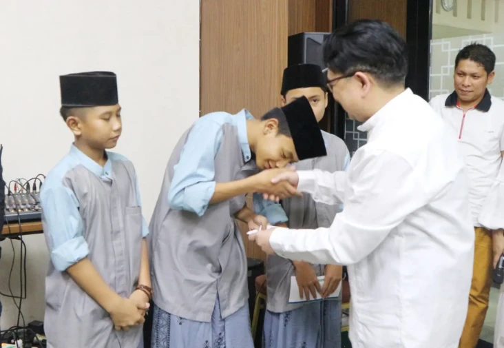 25 Anak Yatim Buka Bersama...