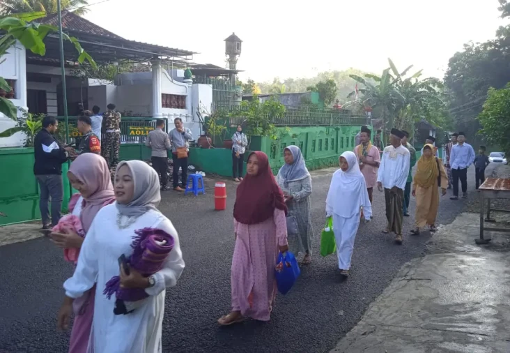 Jemaah Aolia di Panggang...
