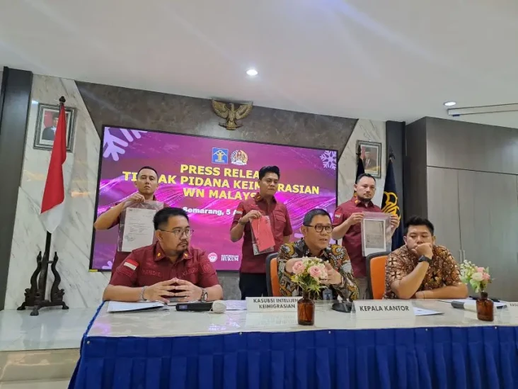 Masuk Indonesia Tanpa...