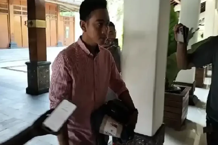 Gibran Respons Kemungkinan...