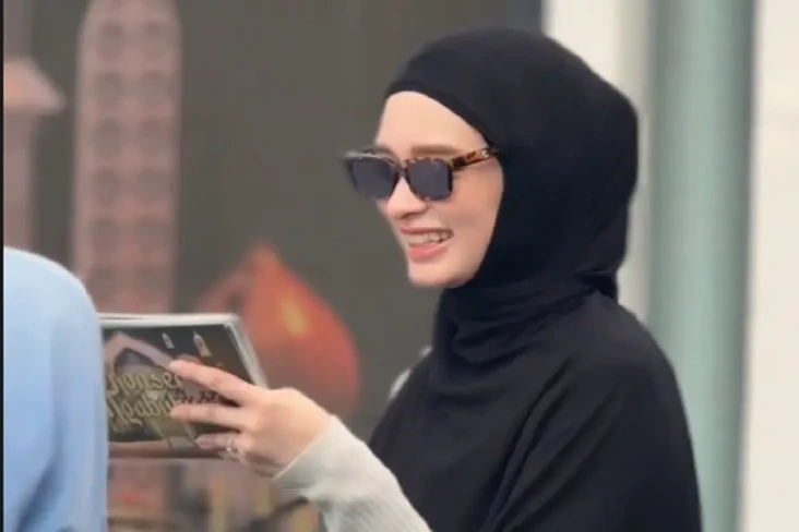 Inara Rusli Girang Jadi...