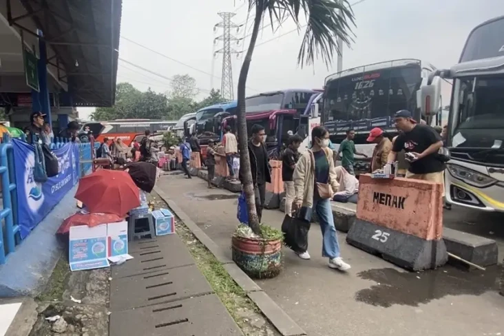 H-4 Lebaran, Terminal...