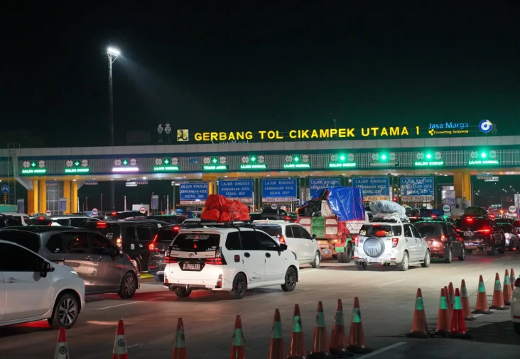 Pemudik Membeludak,...