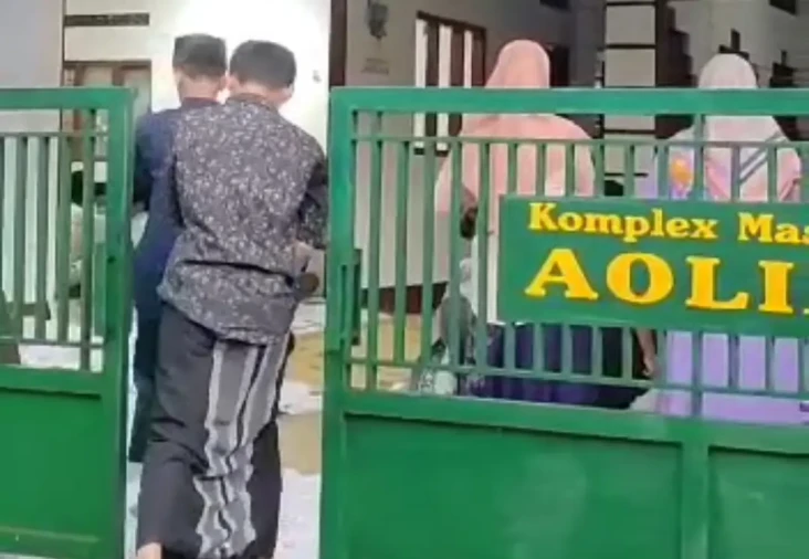 Jemaah Aolia Gelar Idulfitri...
