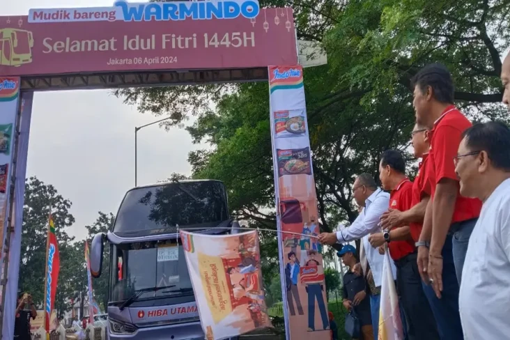 194 Bus Angkut Pedagang...
