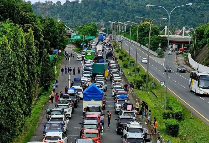 Macet Horor Menuju Pelabuhan...
