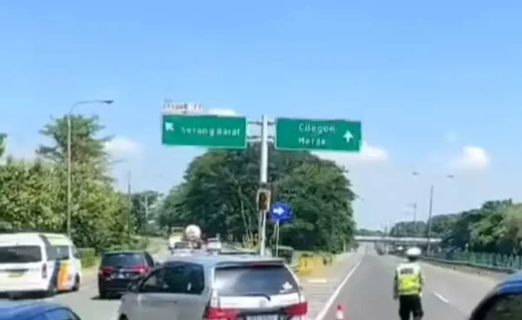 Macet Horor, Kendaraan...