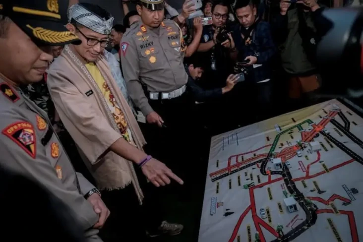 Sandiaga Uno Lakukan...