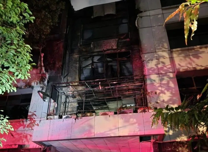 Gedung LBH Jakarta Terbakar,...