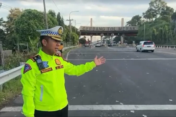 Penampakan Gerbang Tol...