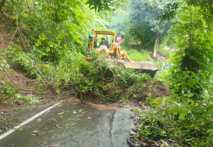 Banjir dan Longsor Terjang...