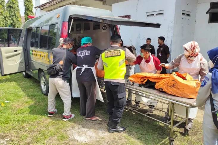 9 Jenazah Korban Kecelakaan...