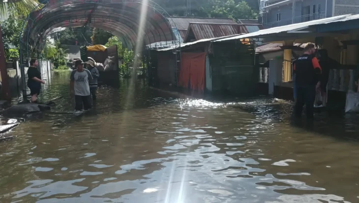 Banjir dan Longsor Terjang...