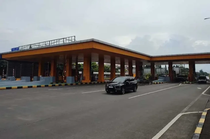 H-1 Lebaran, Gerbang...