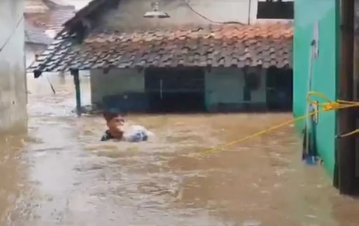 Banjir Pasuruan Renggut...