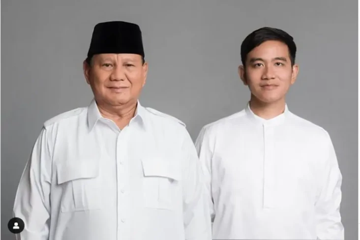 Unggah Foto Bareng Gibran,...