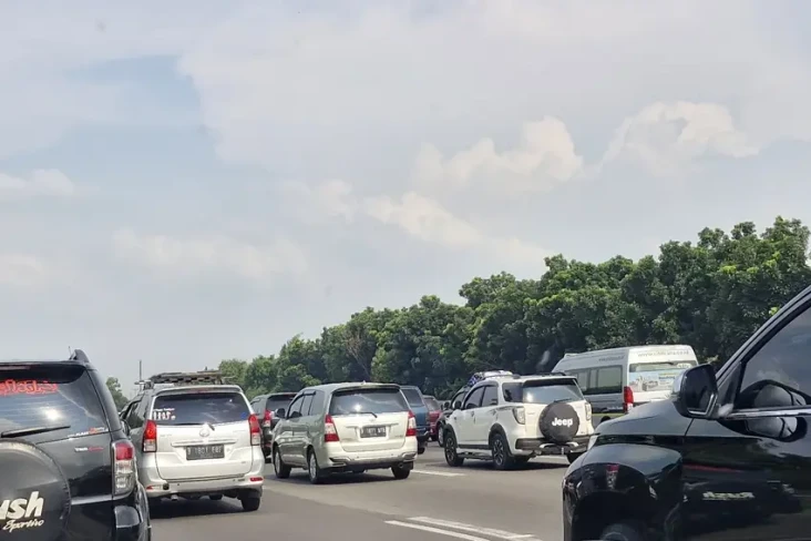 Hari Pertama Lebaran,...