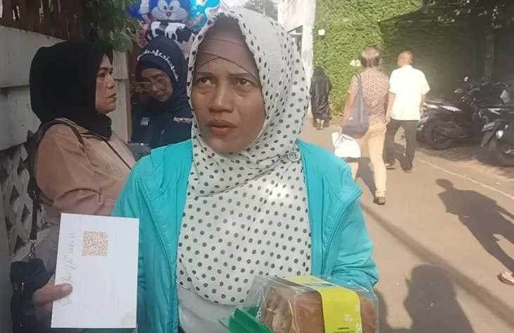 Emak-emak Rela Naik...