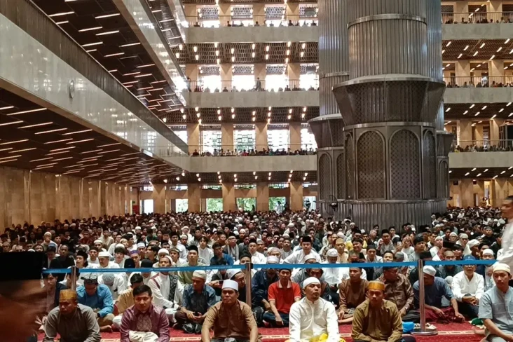 Ribuan Warga Mulai Padati...