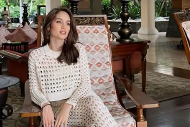 Cinta Laura Salat Idulfitri...