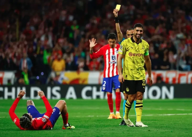Borussia Dortmund Dikalahkan...