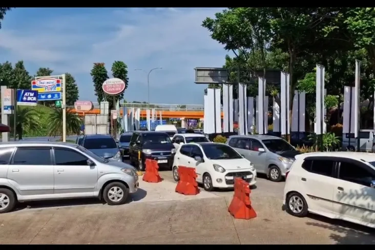 Kendaraan Membeludak...