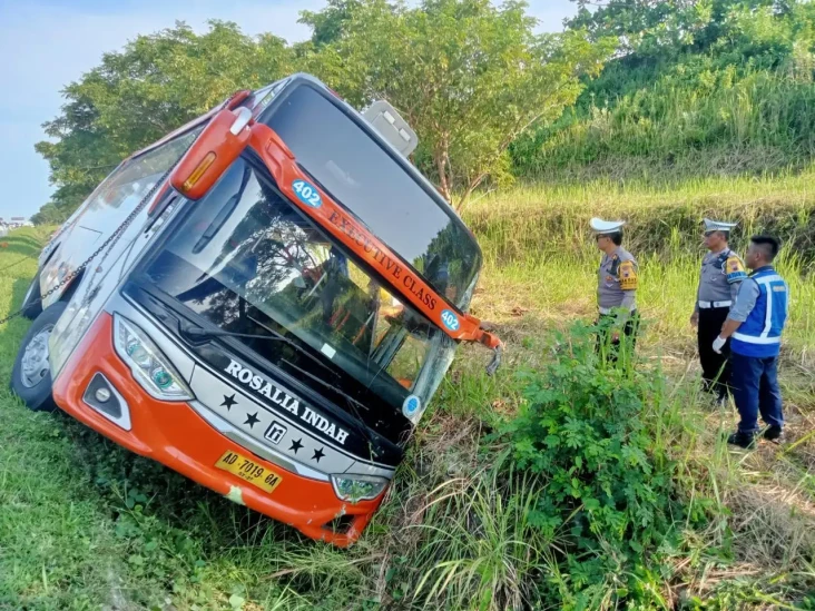 Kecelakaan Bus Rosalia...