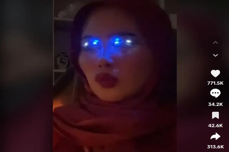 Viral! Bulu Mata Palsu...