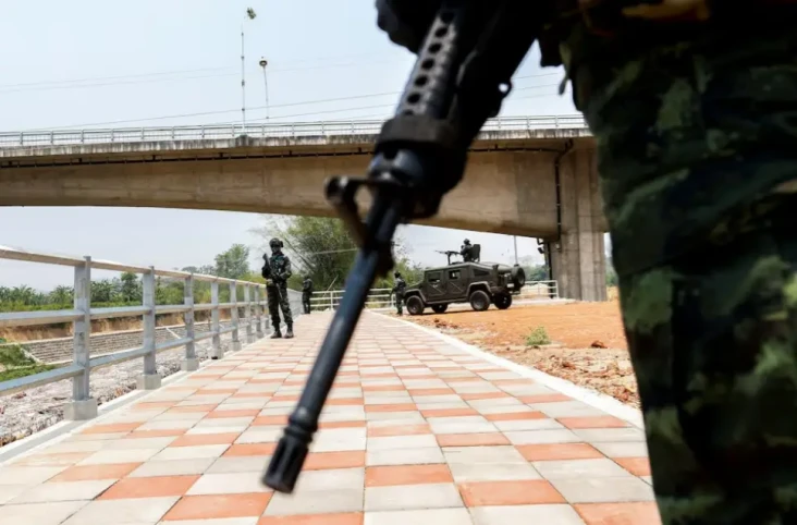 Junta Militer Terancam...