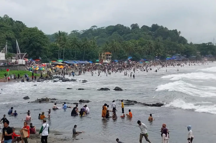 Libur Lebaran, Wisatawan...