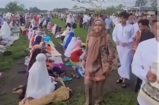 Viral Jemaah Salat Id...