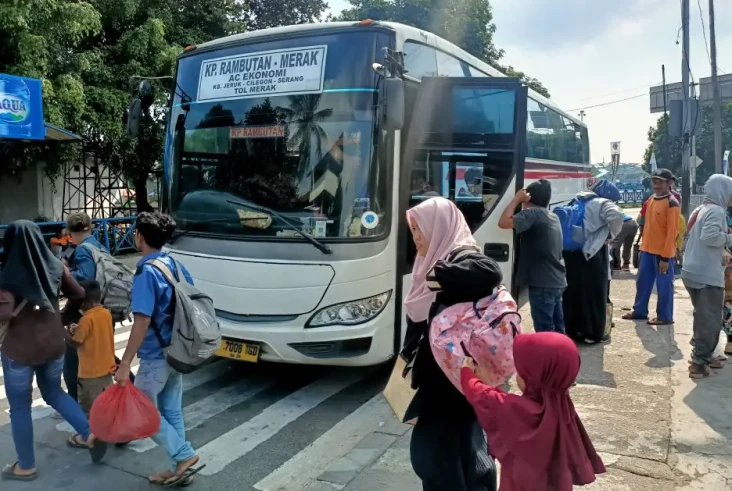 Lonjakan Arus Balik,...