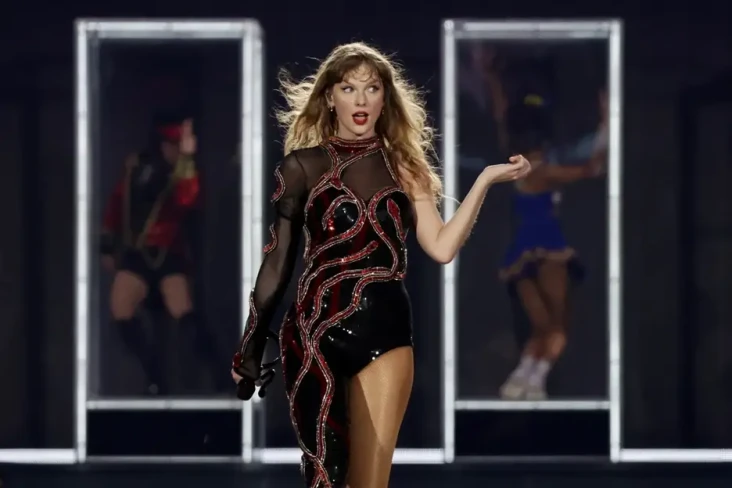 Taylor Swift Tolak Tawaran...