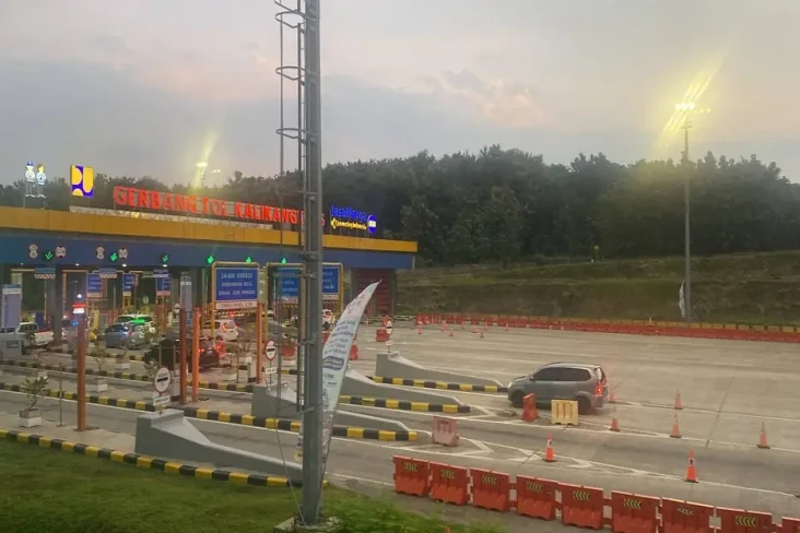 Pagi Ini, Arus Lalu...