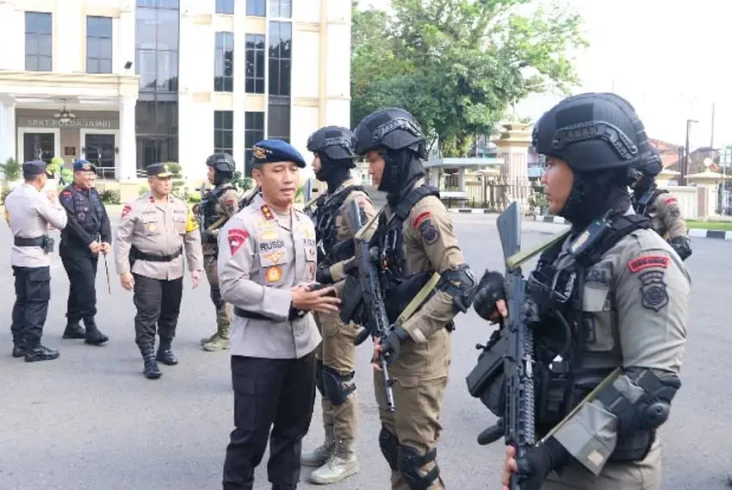 Polda Jambi Kirim 100...