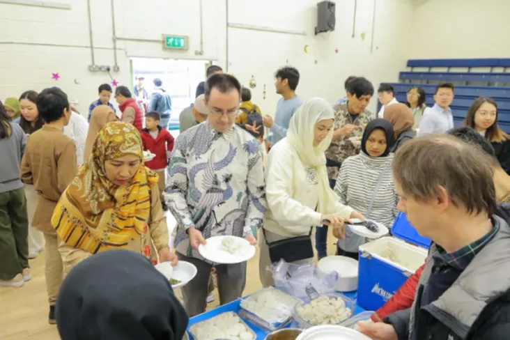 Lontong dan Opor Ramaikan...