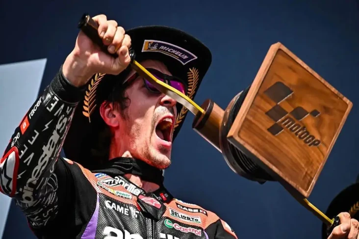 Maverick Vinales Cetak...