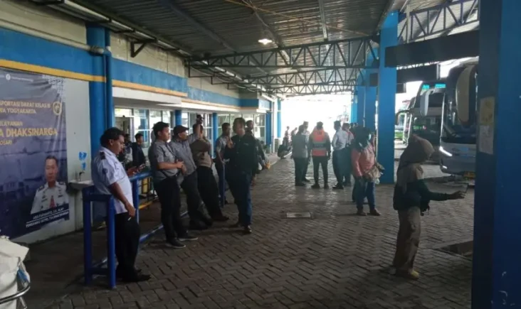 Arus Balik Lebaran Membeludak,...