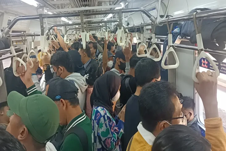KRL Bogor-Jakarta Kota...