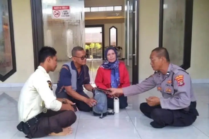 Kembalikan Tas Pemudik...