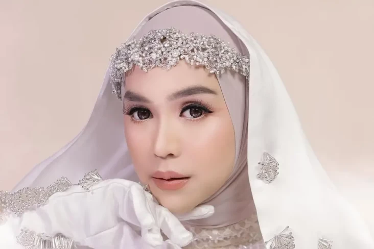 5 Potret Ria Ricis Tampil...