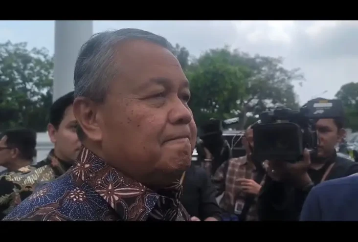 Rupiah Jatuh ke Rp16...