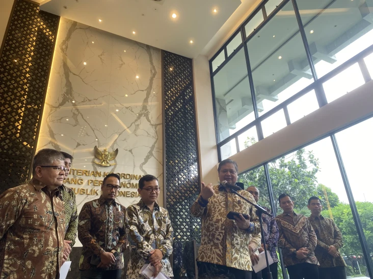 Rupiah dan IHSG Ambruk...