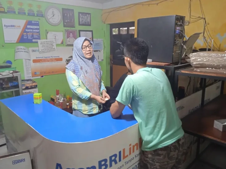 Nasabah Membludak di...