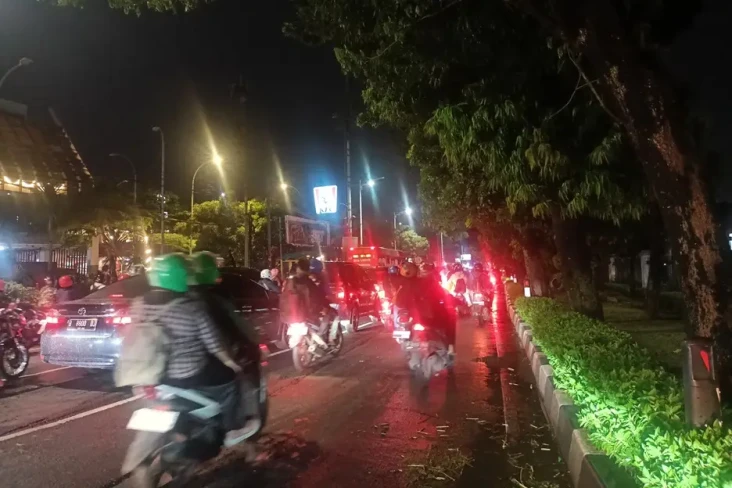 Jalan Raya Lenteng Agung...